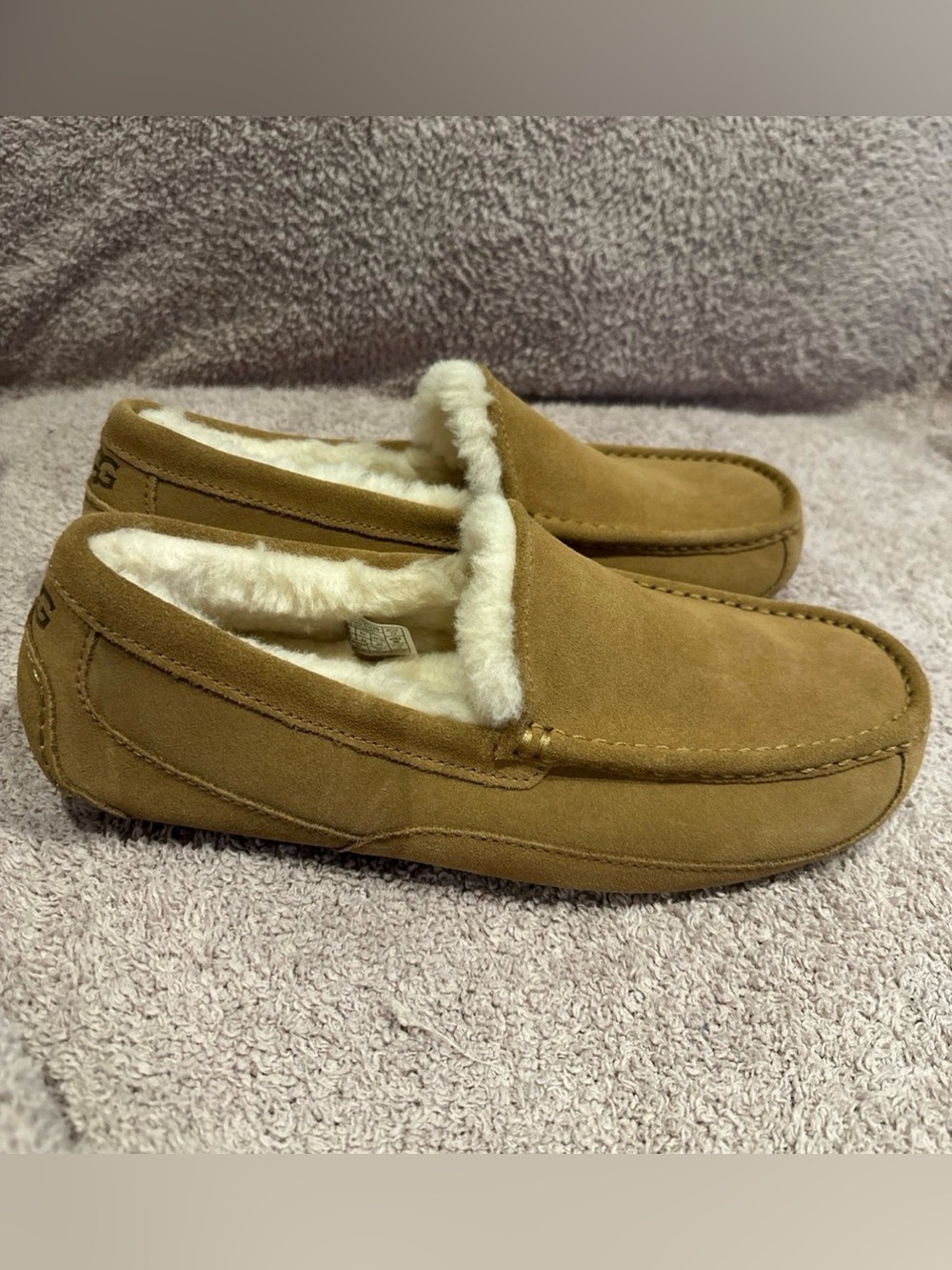 UGG Ascot slippers